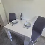 Toni *